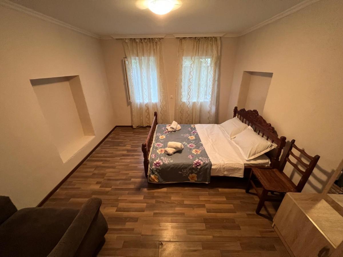 Cozy Apartment In The Centre Of Koetaisi Buitenkant foto